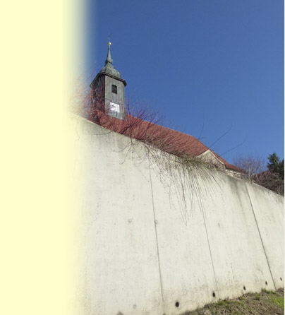 Kirche Kiebitz hoch über dem Dorf